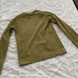 Lululemon green long sleeve top